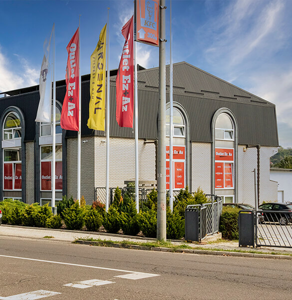 Outlet Ez+Az